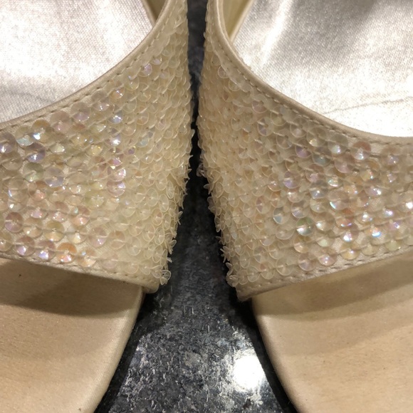 Ivory heels with sparkle - Picture 2 of 8